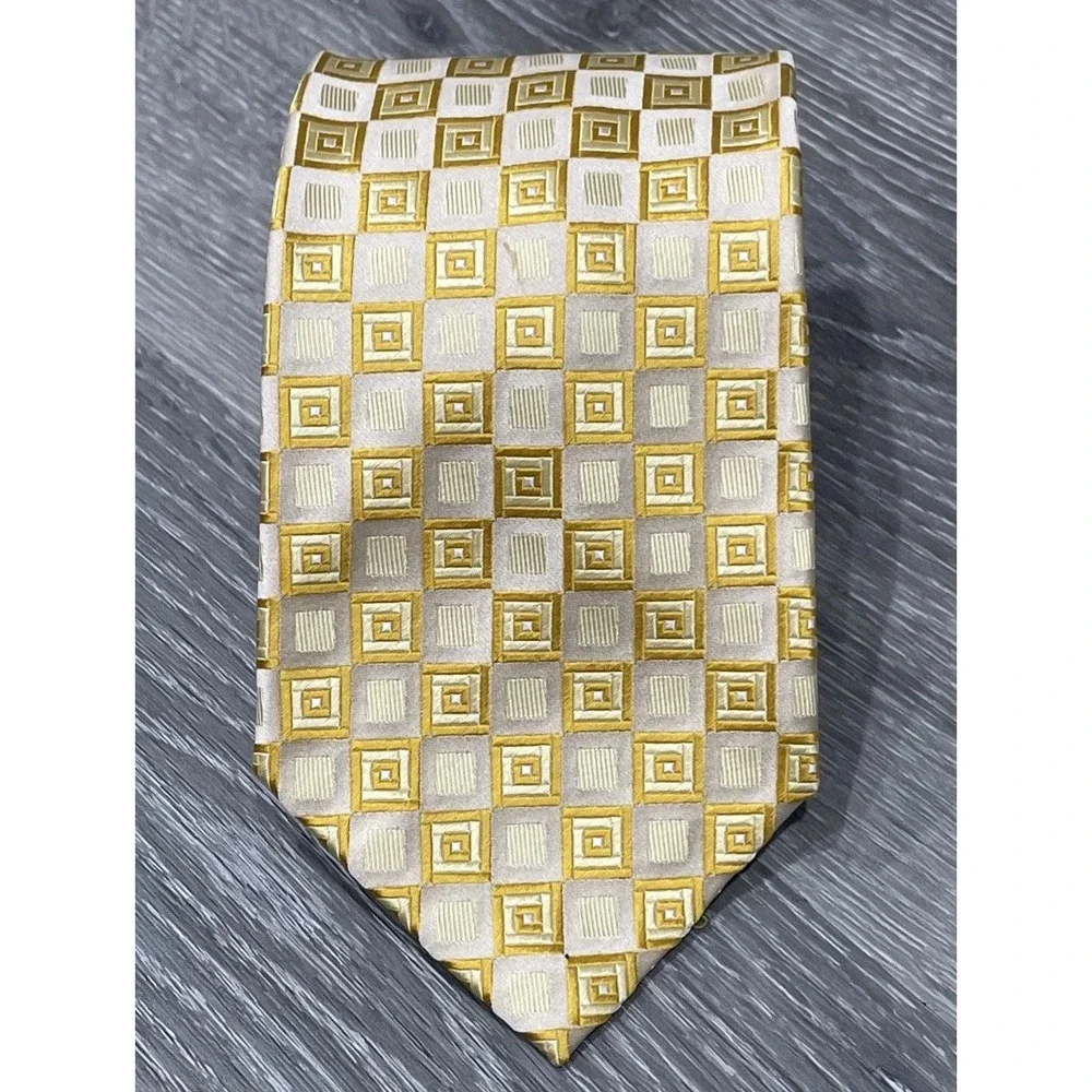 BACHRACH Men's 100% Silk Necktie Designer USA Geometric Gold/Beige/Yellow‎